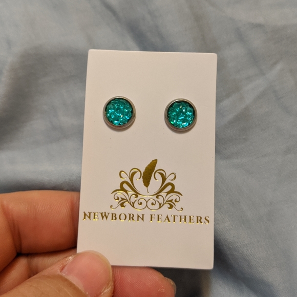 Newborn Feathers Torquoise jeweled earrings 8mm - Picture 2 of 3